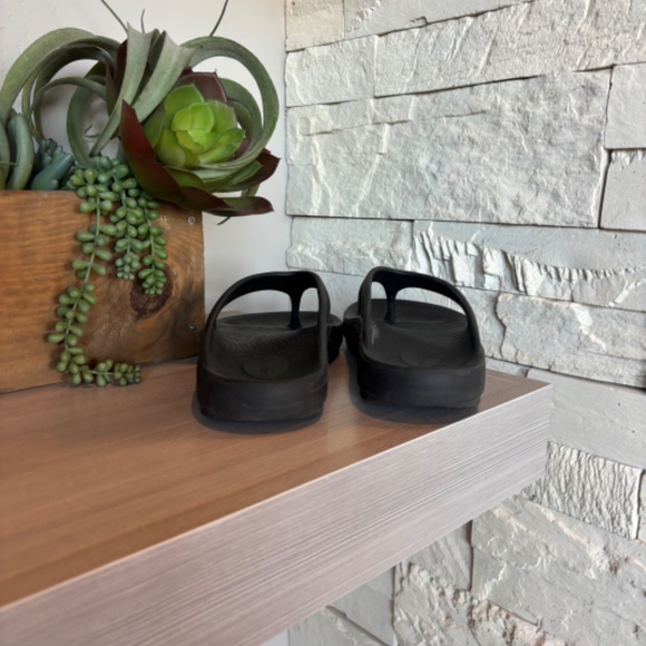 OOFOS Original Recovery Sandal. Black - Unisex - Picture 4 of 5